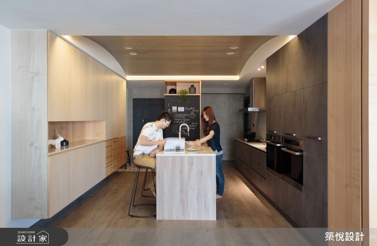餐廚空間除了日常家人用餐之外,還兼具招待客人的功能