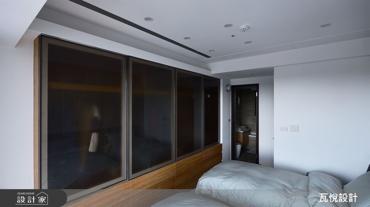 25 坪現代風住宅的屋主是一位與雙親同住的醫師,平時
