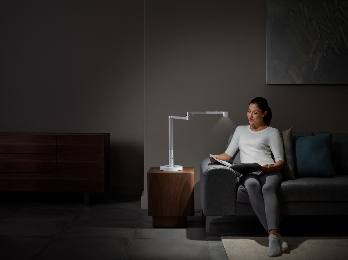 Dyson Lightcycle Morph™ 照明燈以日光為靈感,智慧追蹤所在地的日光變化,更具備工作照明、背景照明、展示照明及氣氛照明 4 種照明功能,提供全天候的理想照明。 Dyson Lightcycle Morph™ 照明燈以日光為靈感,智慧追蹤所在地的日光變化,更具備工作照明、背景照明、展示照明及氣氛照明 4 種照明功能,提供全天候的理想照明。