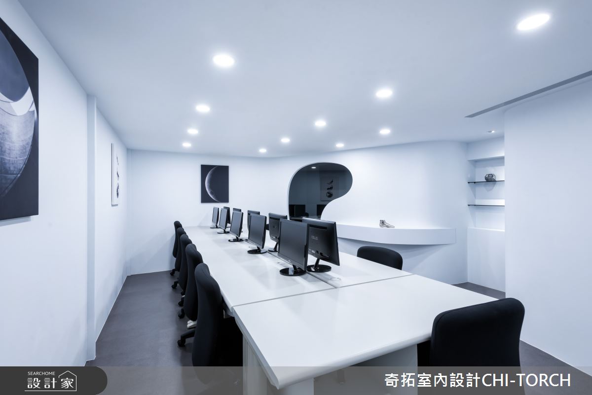 小編帶你看好宅
28 坪的未來科技感商辦場域,設計師