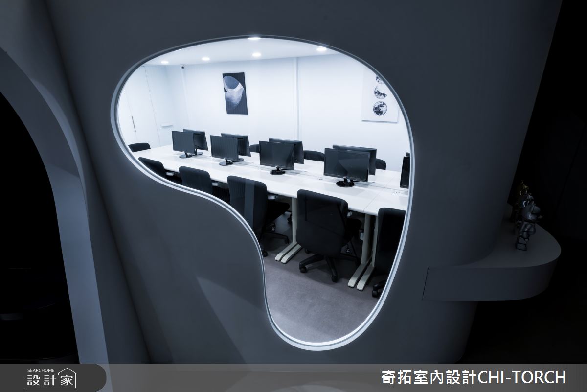 小編帶你看好宅
28 坪的未來科技感商辦場域,設計師
