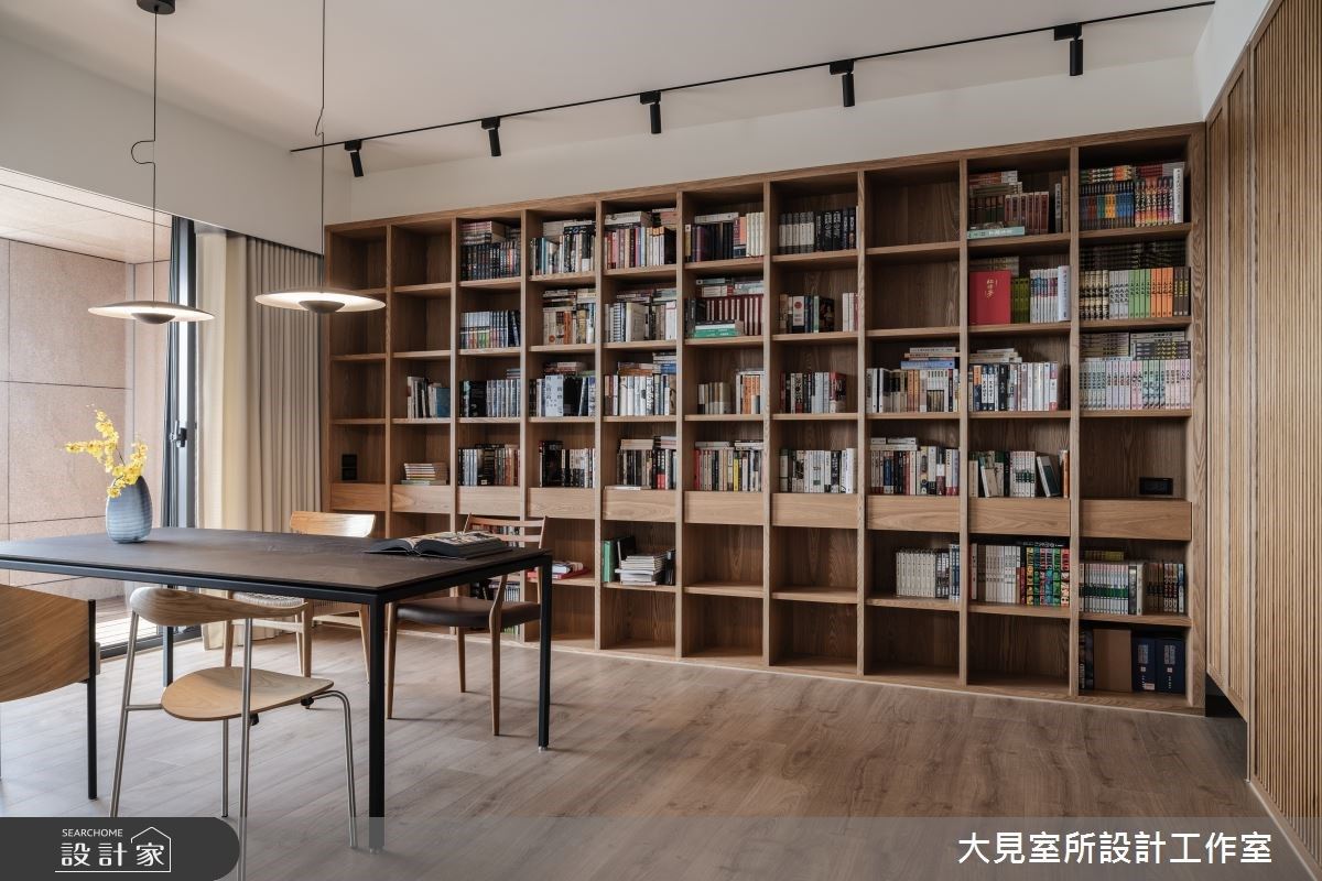 48 坪單層住宅,注重生活質感的屋主擁有許多藏書,期