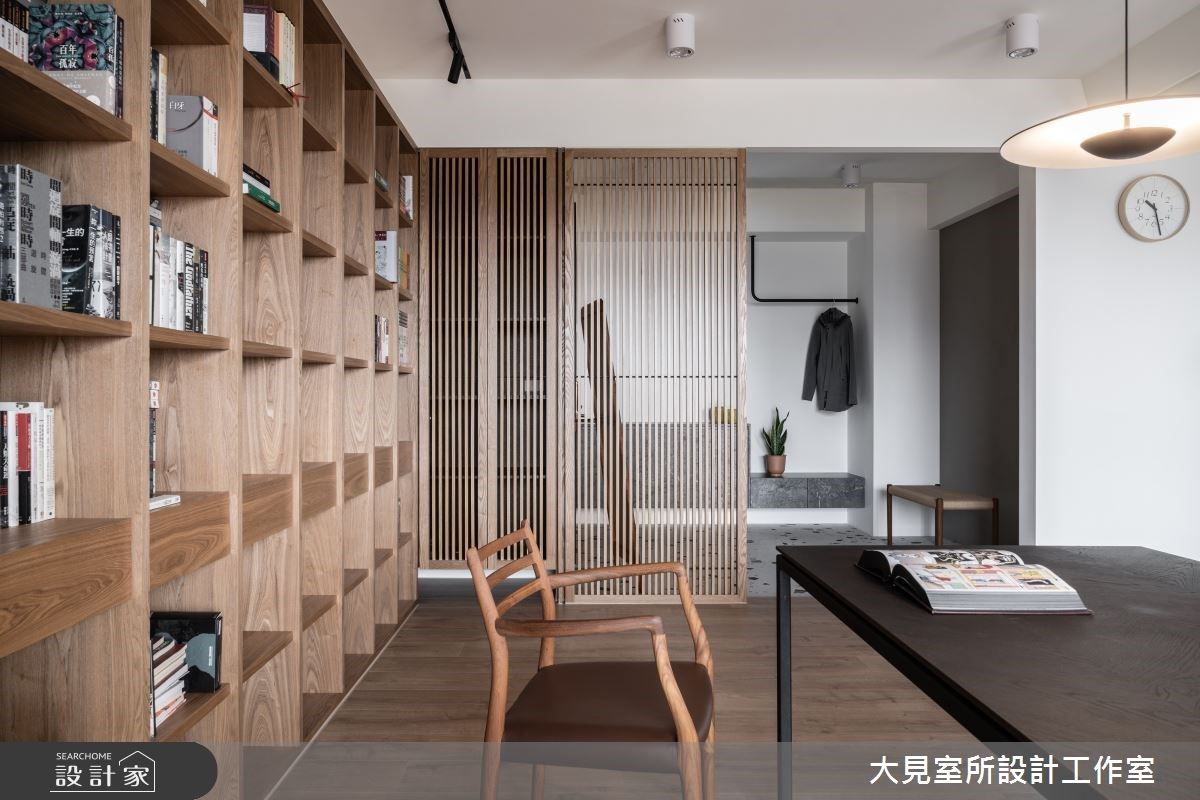 48 坪單層住宅,注重生活質感的屋主擁有許多藏書,期
