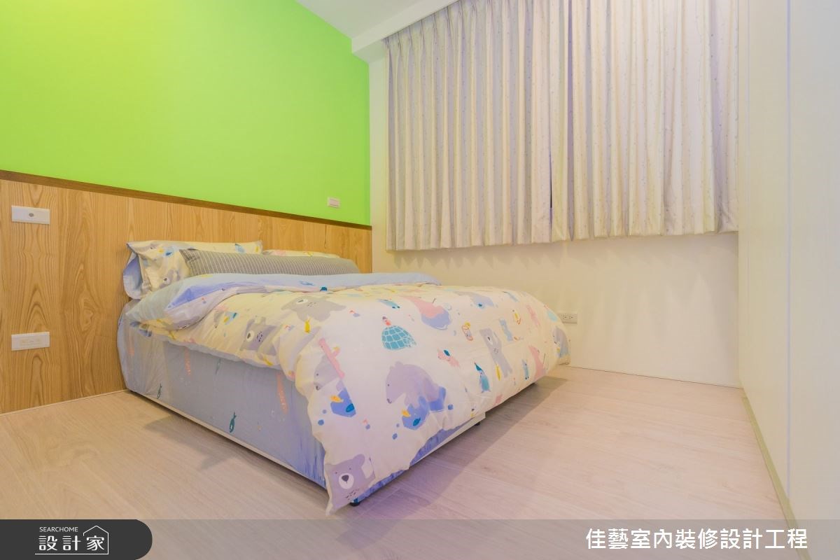 由於小孩年紀尚小,因此屋主夫妻希望家裡有個空間,讓