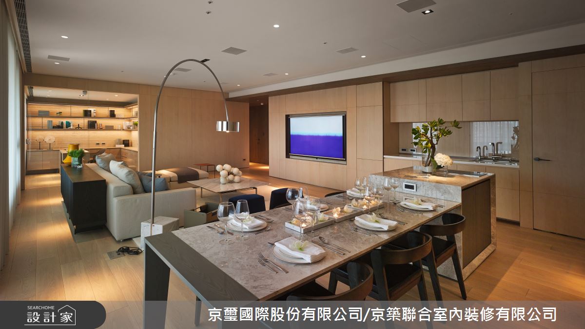 石頭的歲月刻痕、木皮的時光烙印,述說著每一種建材自