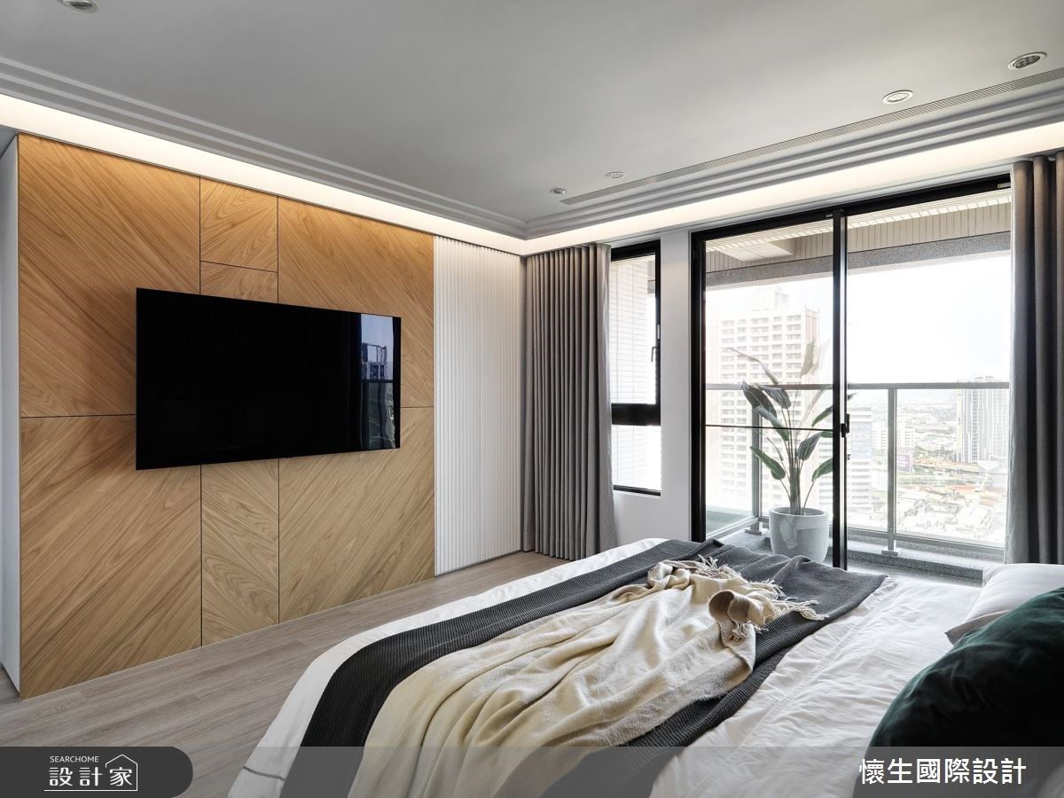 建築外坐擁自然綠意並緊鄰交通要道上,50坪的私宅裡,