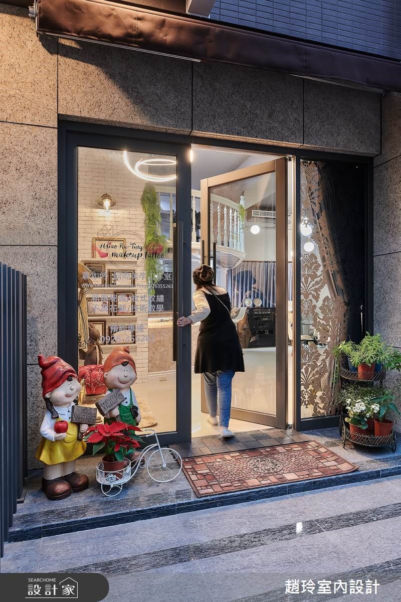 位於新北市的複合型沙龍工作室,以優雅高端的古典風為