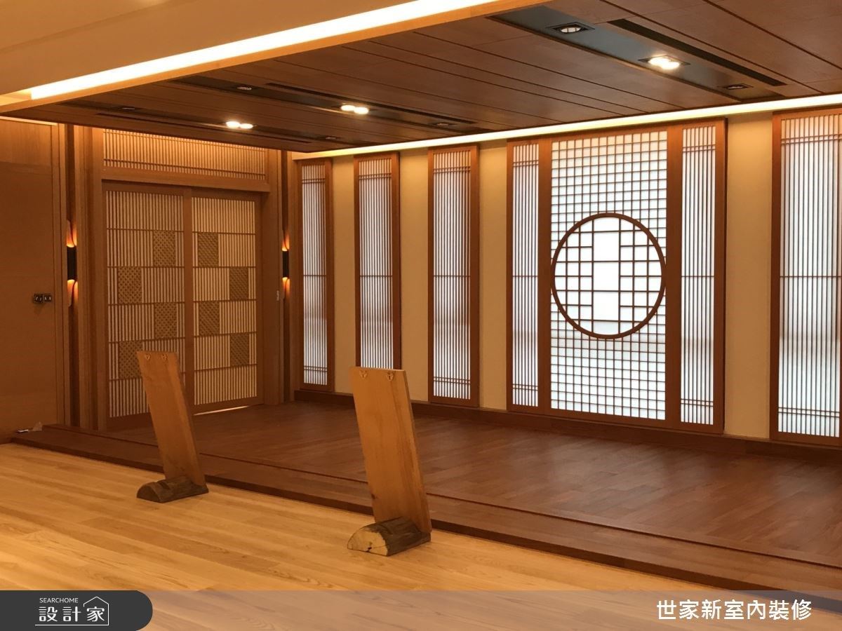 在128坪的緬甸禪修會館裡,透過日式禪風為風格,入口