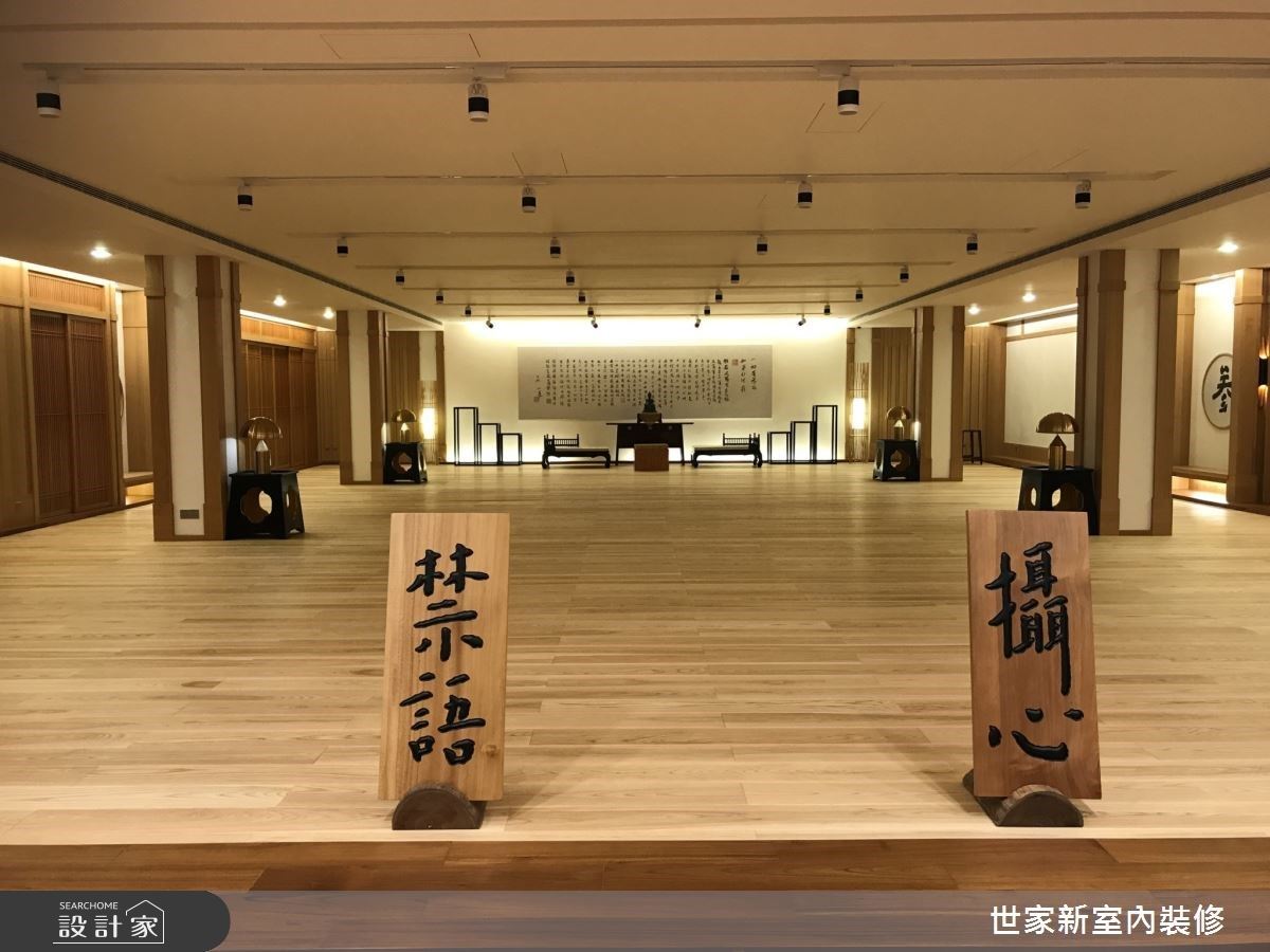 在128坪的緬甸禪修會館裡,透過日式禪風為風格,入口