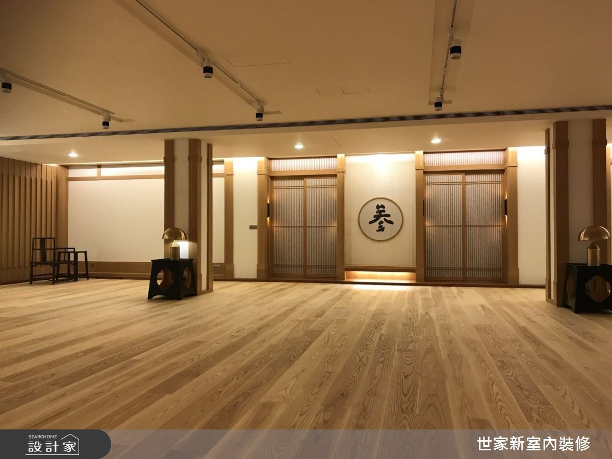 在128坪的緬甸禪修會館裡,透過日式禪風為風格,入口