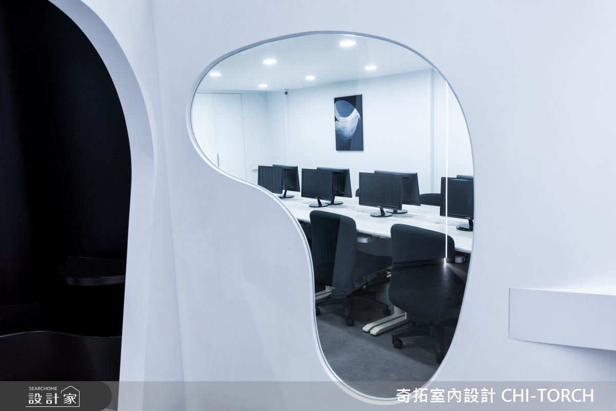 劉子旗、高紫馨設計師以未來科技感的設計,擘劃 28 坪