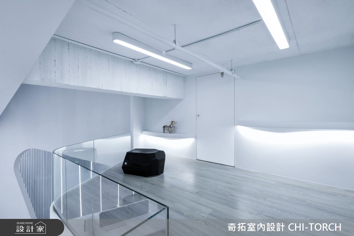 劉子旗、高紫馨設計師以未來科技感的設計,擘劃 28 坪