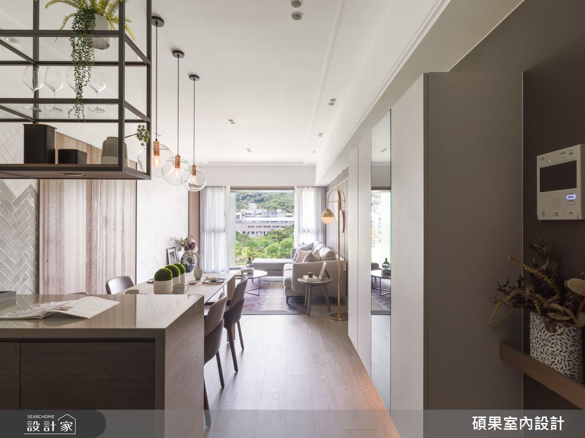 25 坪北歐風居家,設計師在有限的長型空間內,利用窗