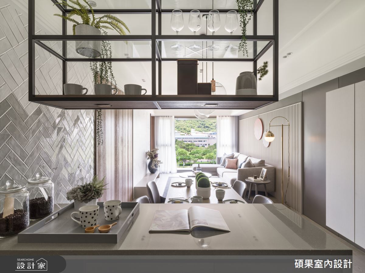 25 坪北歐風居家,設計師在有限的長型空間內,利用窗