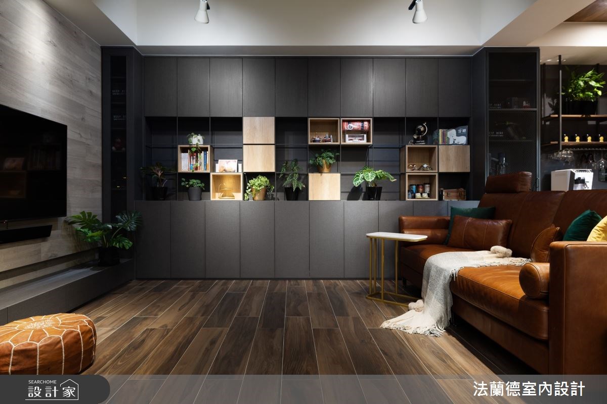 此住宅屋況特別,為同層不同戶的雙拼住宅,屋主為一對