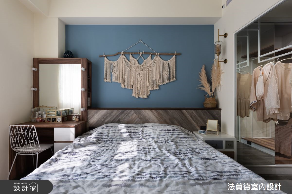 此住宅屋況特別,為同層不同戶的雙拼住宅,屋主為一對
