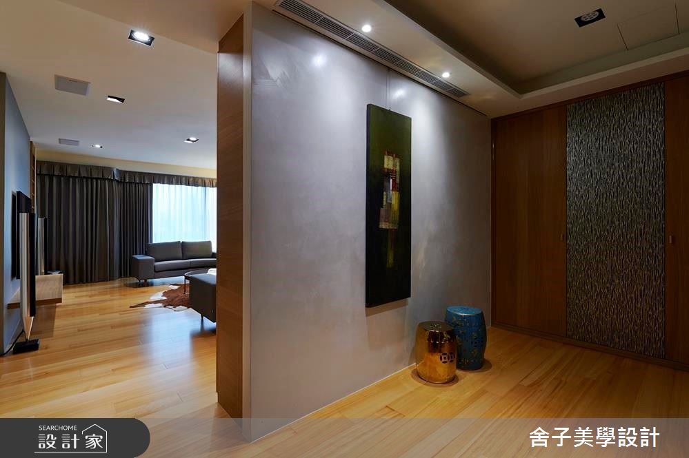 走過十年的老房子此時整頓翻新,屋主夫妻適逢熟齡階段