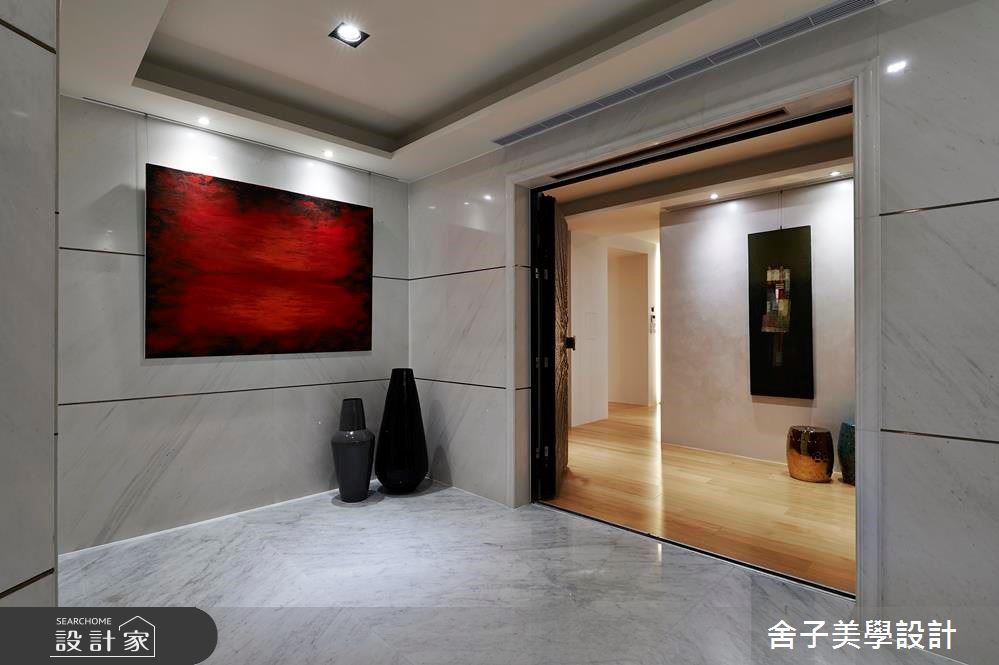 走過十年的老房子此時整頓翻新,屋主夫妻適逢熟齡階段