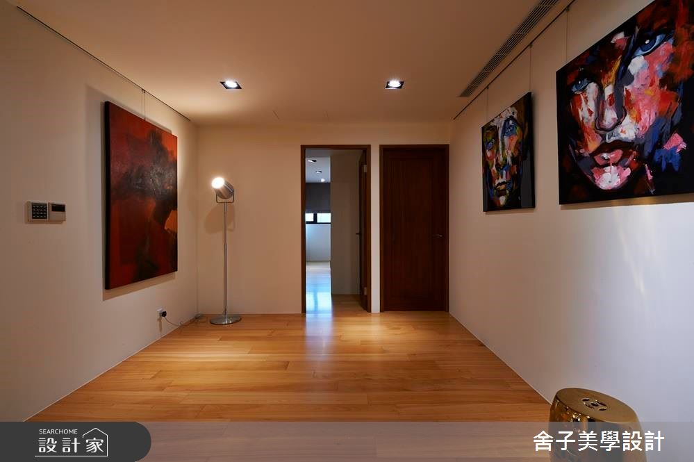 走過十年的老房子此時整頓翻新,屋主夫妻適逢熟齡階段