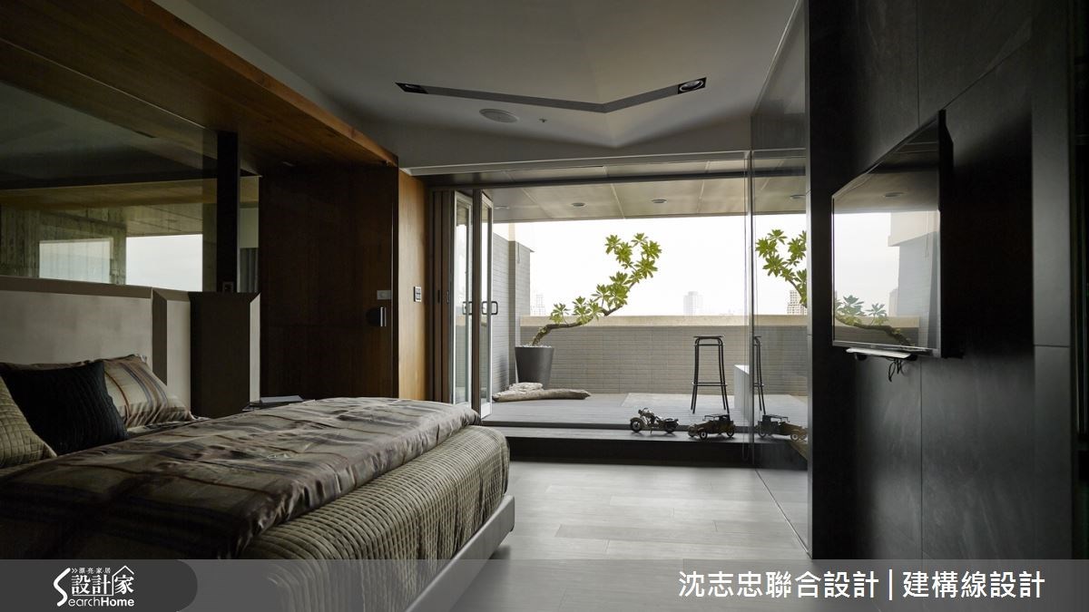 在了解屋主經常旅居國外後,設計師決定拋棄制式的格局