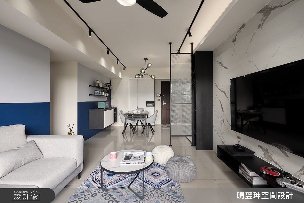 18 坪工業風住宅的屋主,在工作業務繁忙了一天之後,