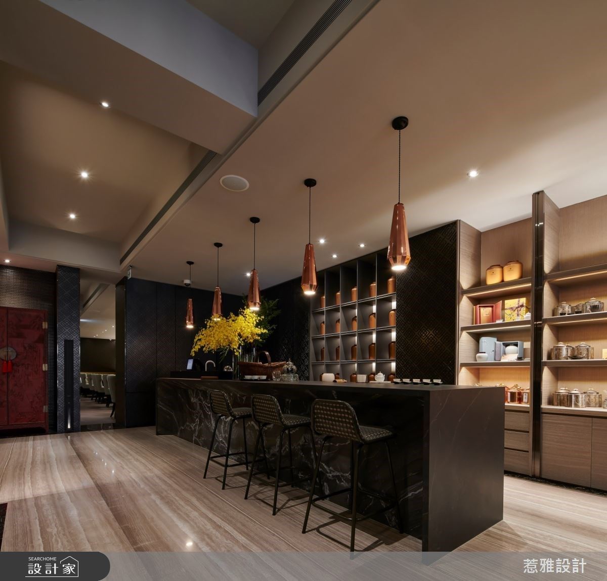 空間落坐於歷史文化底蘊豐厚的地段,整體由三層樓面串