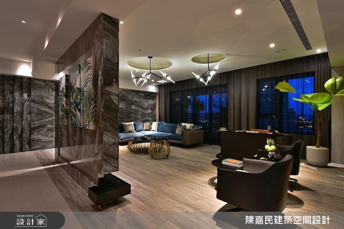 95 坪奢華風大宅,設計師採以灰色系大理石建構牆面與
