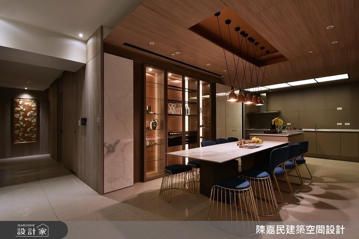 95 坪奢華風大宅,設計師採以灰色系大理石建構牆面與