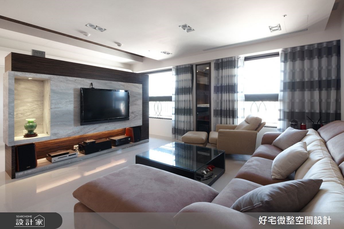 55 坪現代風豪宅屬於長型屋格局,而且屋主夫妻有在家