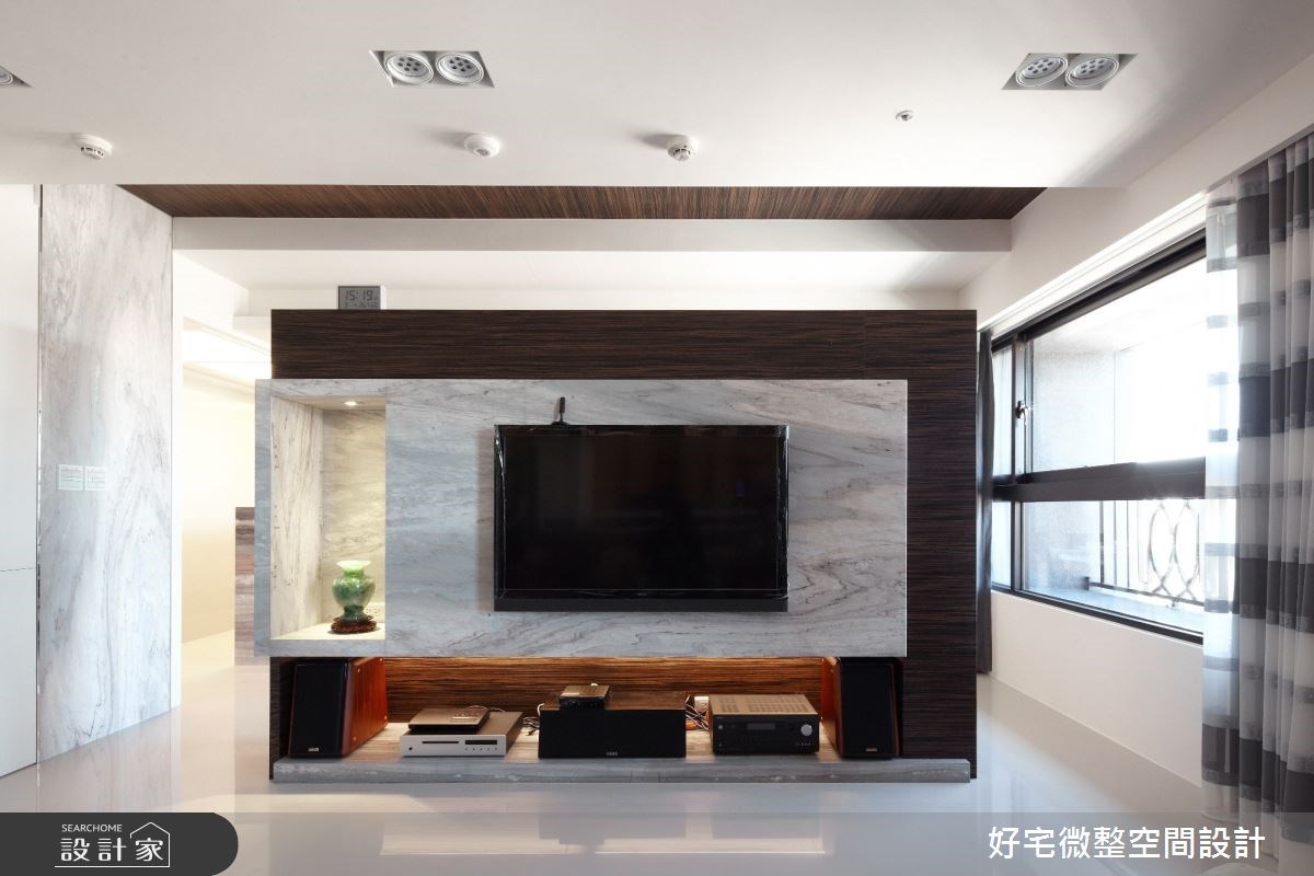 55 坪現代風豪宅屬於長型屋格局,而且屋主夫妻有在家