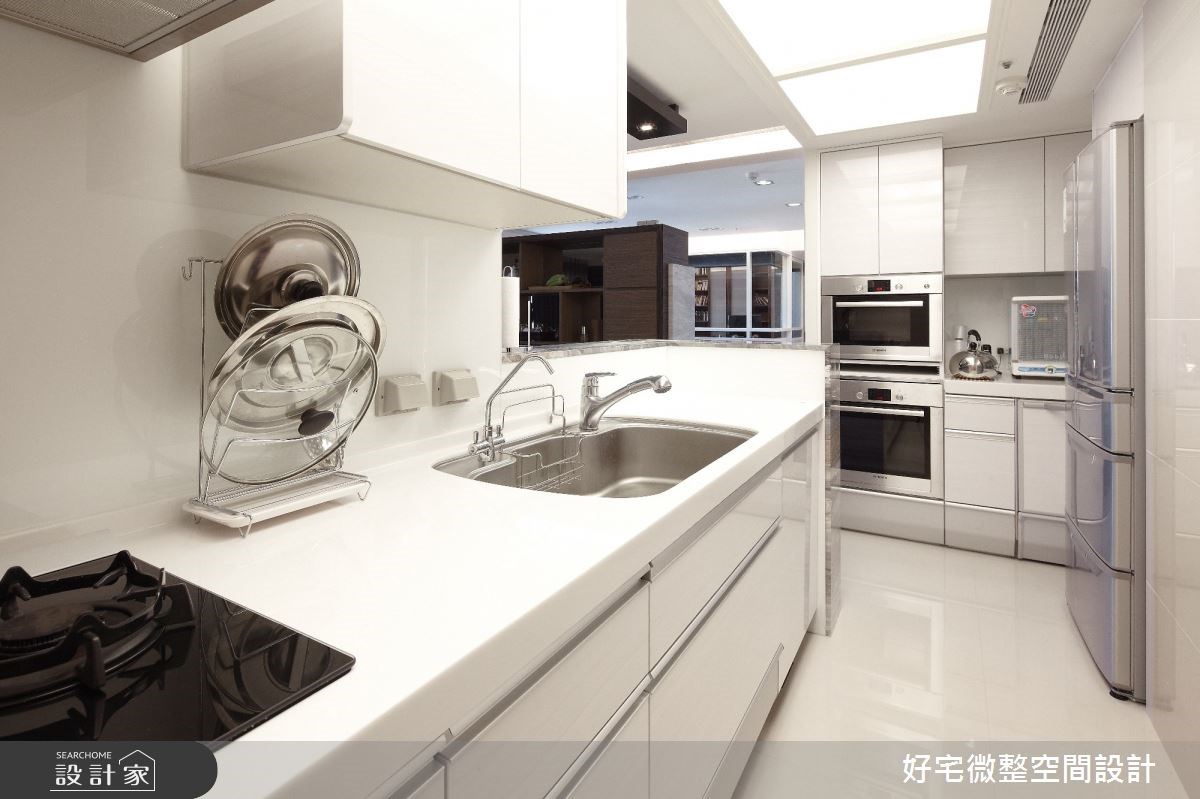 55 坪現代風豪宅屬於長型屋格局,而且屋主夫妻有在家