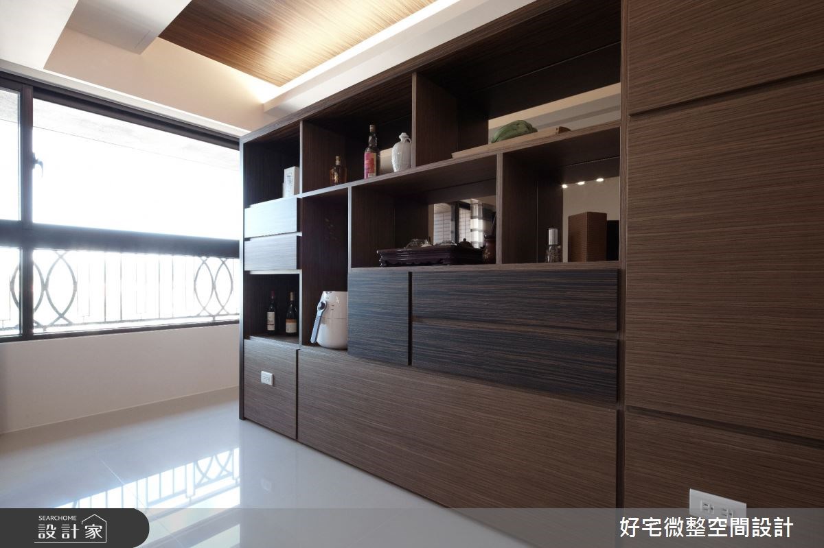 55 坪現代風豪宅屬於長型屋格局,而且屋主夫妻有在家