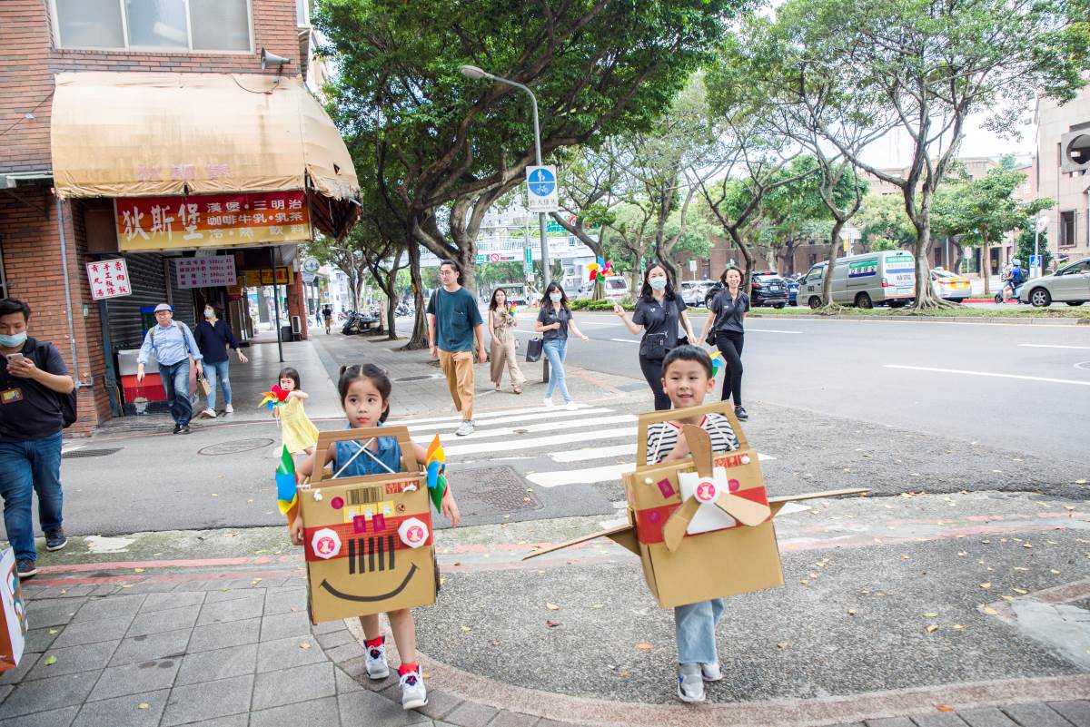 25-26 日「城南童樂會」首度將文化總會後巷封街,帶著孩子回味在街道跑跳的歡樂記憶! 25-26 日「城南童樂會」首度將文化總會後巷封街,帶著孩子回味在街道跑跳的歡樂記憶!