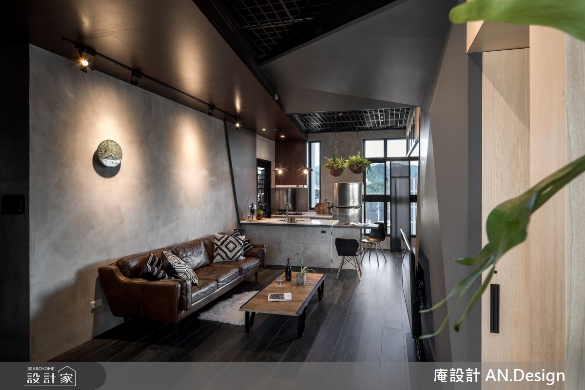 24 坪混搭風複層空間,原先在建商的規劃中,部分挑高