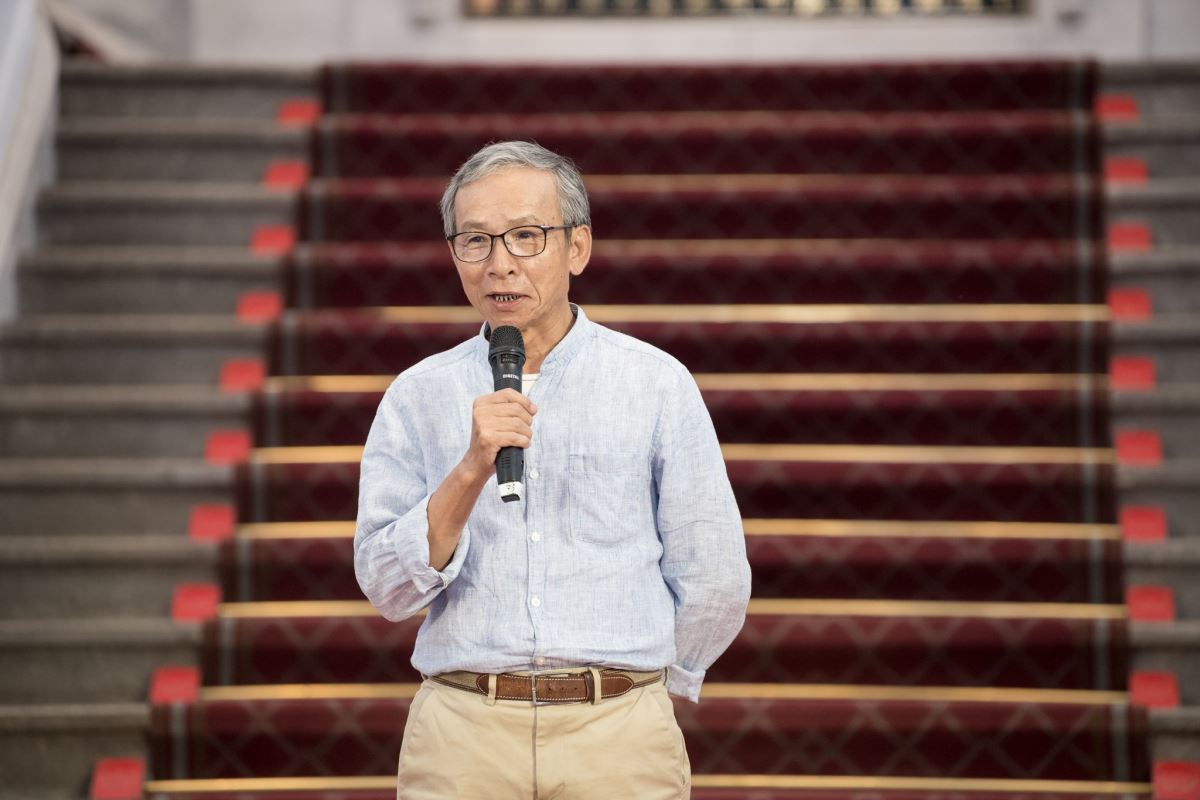 吳念真導演表示,台灣從嚴峻的武漢肺炎疫情中,逐步解封,可以走出戶外參與活動,展開防疫新生活。 吳念真導演表示,台灣從嚴峻的武漢肺炎疫情中,逐步解封,可以走出戶外參與活動,展開防疫新生活。