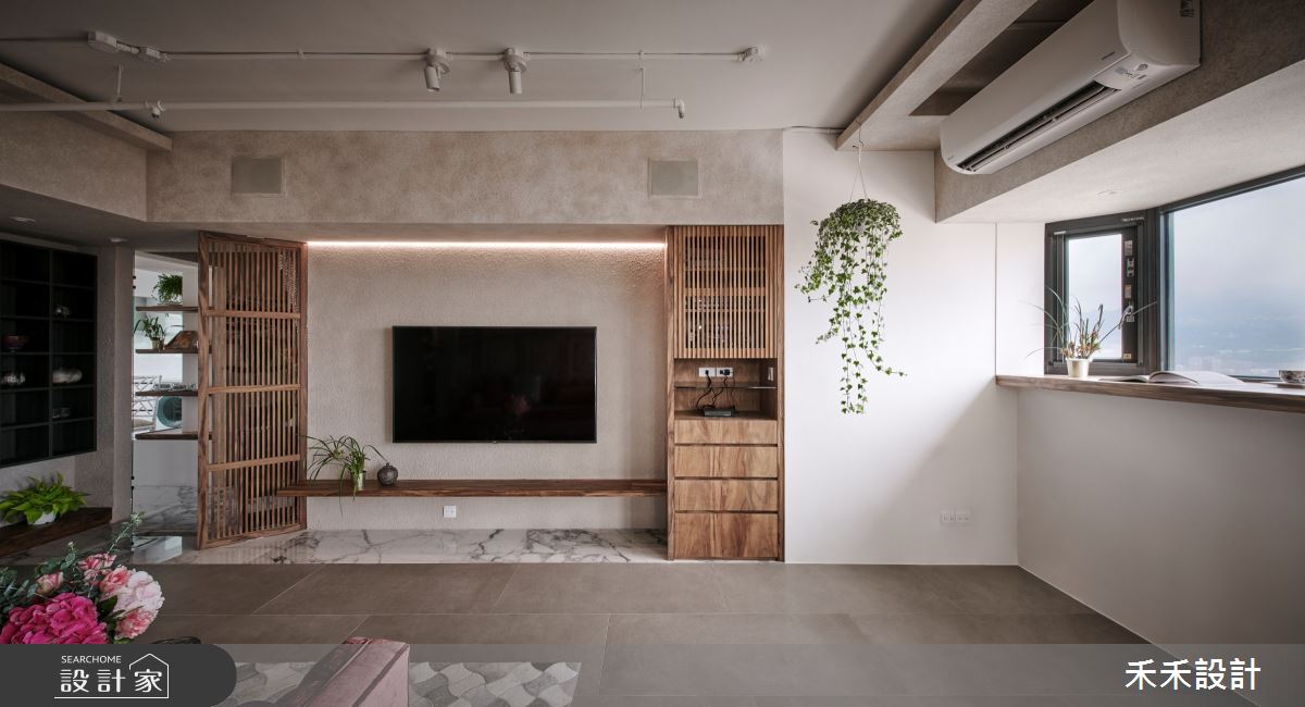 25坪老屋,設計師以混搭風進行改造,藉由大面開窗,將