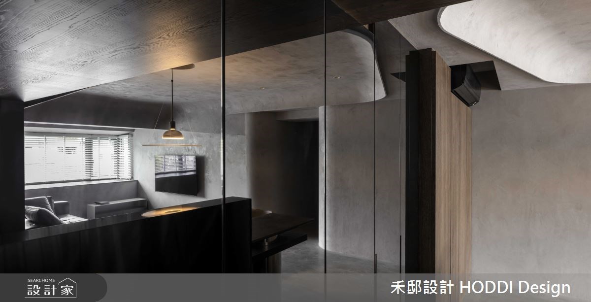 屋主 2 人即將入住的老宅僅 18 坪,加上屋高 260 公分