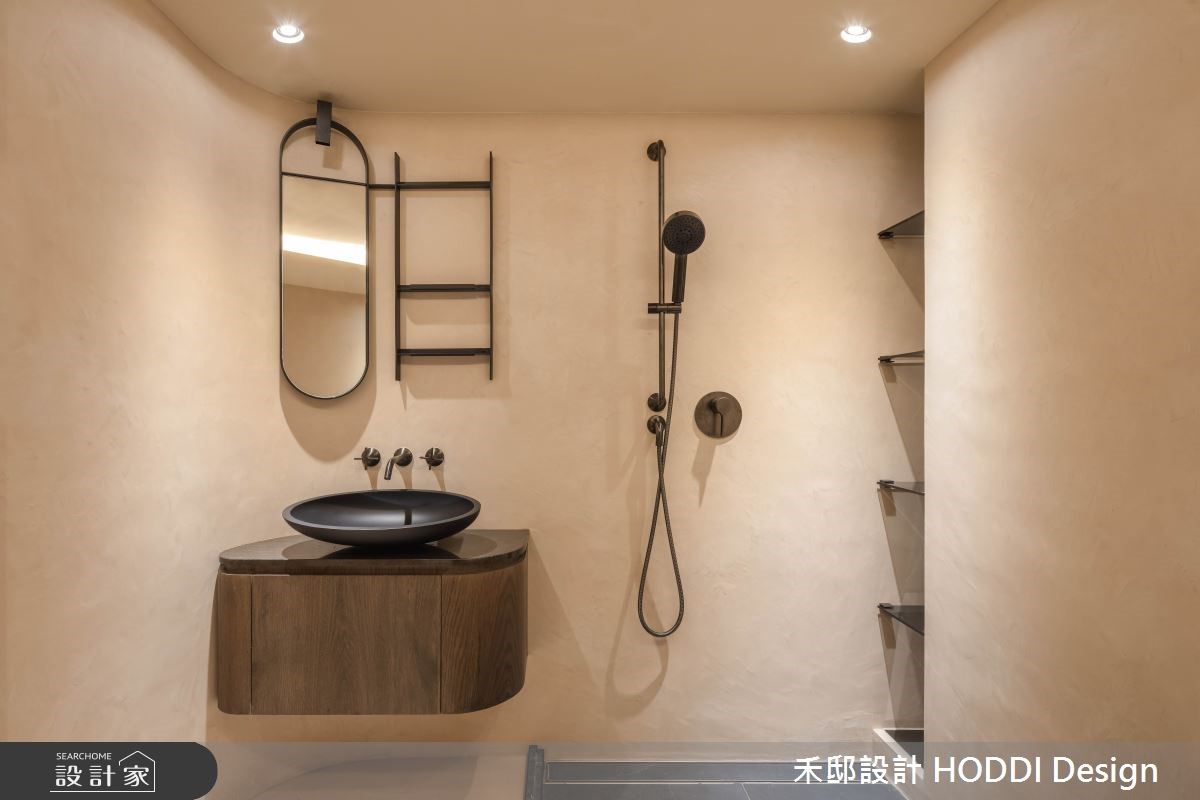 屋主 2 人即將入住的老宅僅 18 坪,加上屋高 260 公分