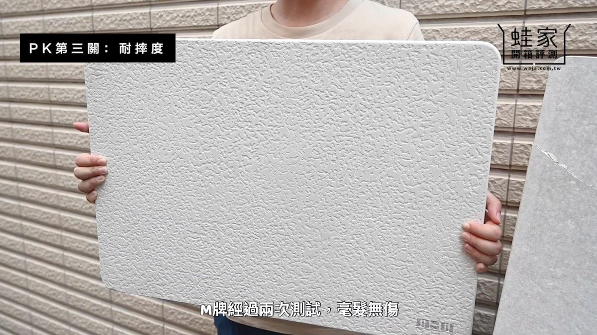 近年來,「珪藻土地墊」成為熱門的居家商品,因為調節