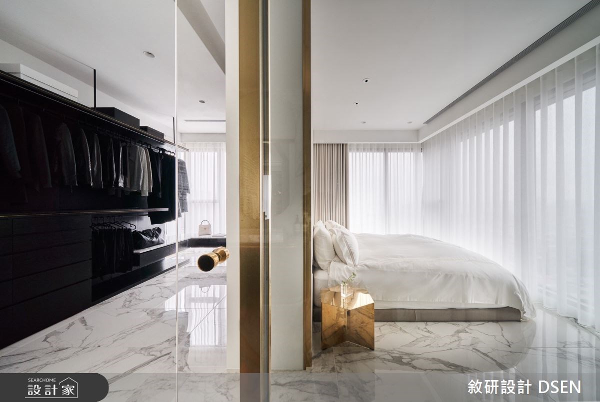 32 坪住宅將多元材質融於現代風設計之中,大面積的留