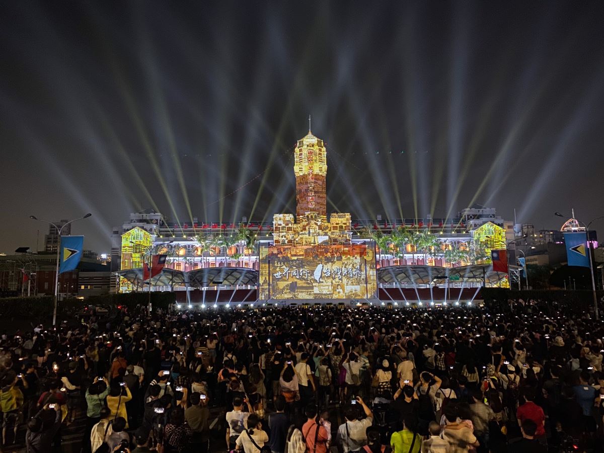 文化總會去年舉辦的「世界同行.台灣耀飛-2019國慶總