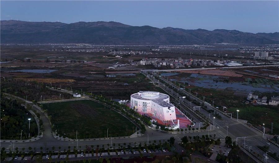 王俊寶,2006年創立迪卡建築設計中心,十多年來專注教