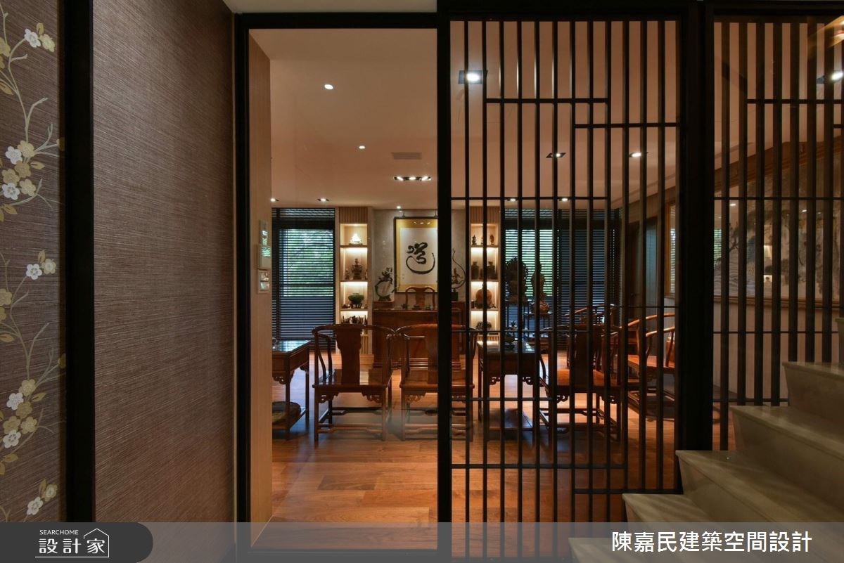 300坪的透天老屋,是一處私人的佛教基金會,設計團隊