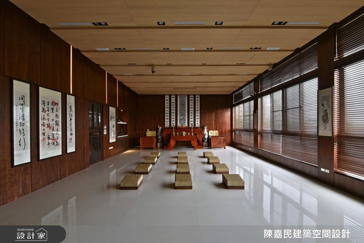 300坪的透天老屋,是一處私人的佛教基金會,設計團隊