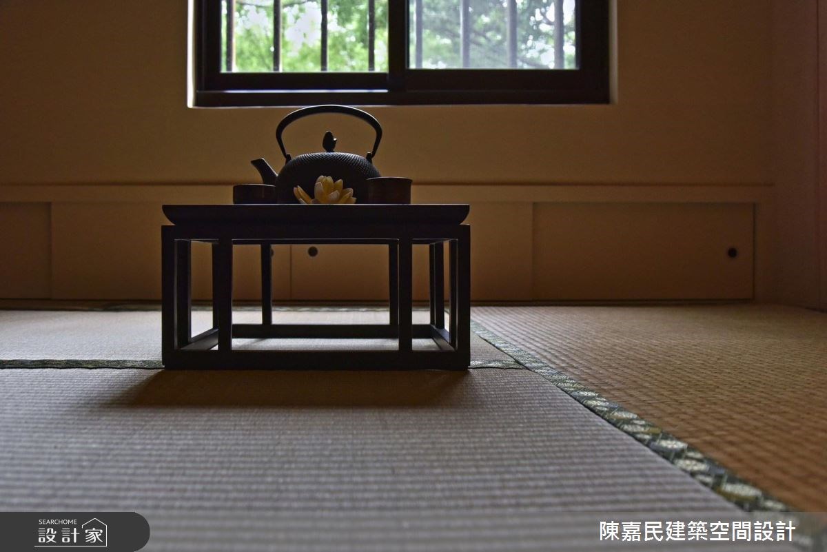 300坪的透天老屋,是一處私人的佛教基金會,設計團隊