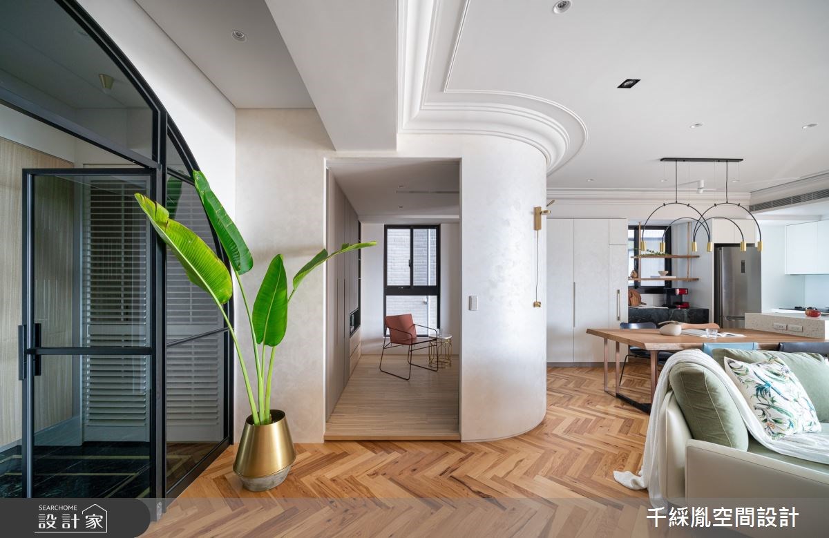 一個人的夢幻生活就在這間32坪混搭風住宅內展開!屋主