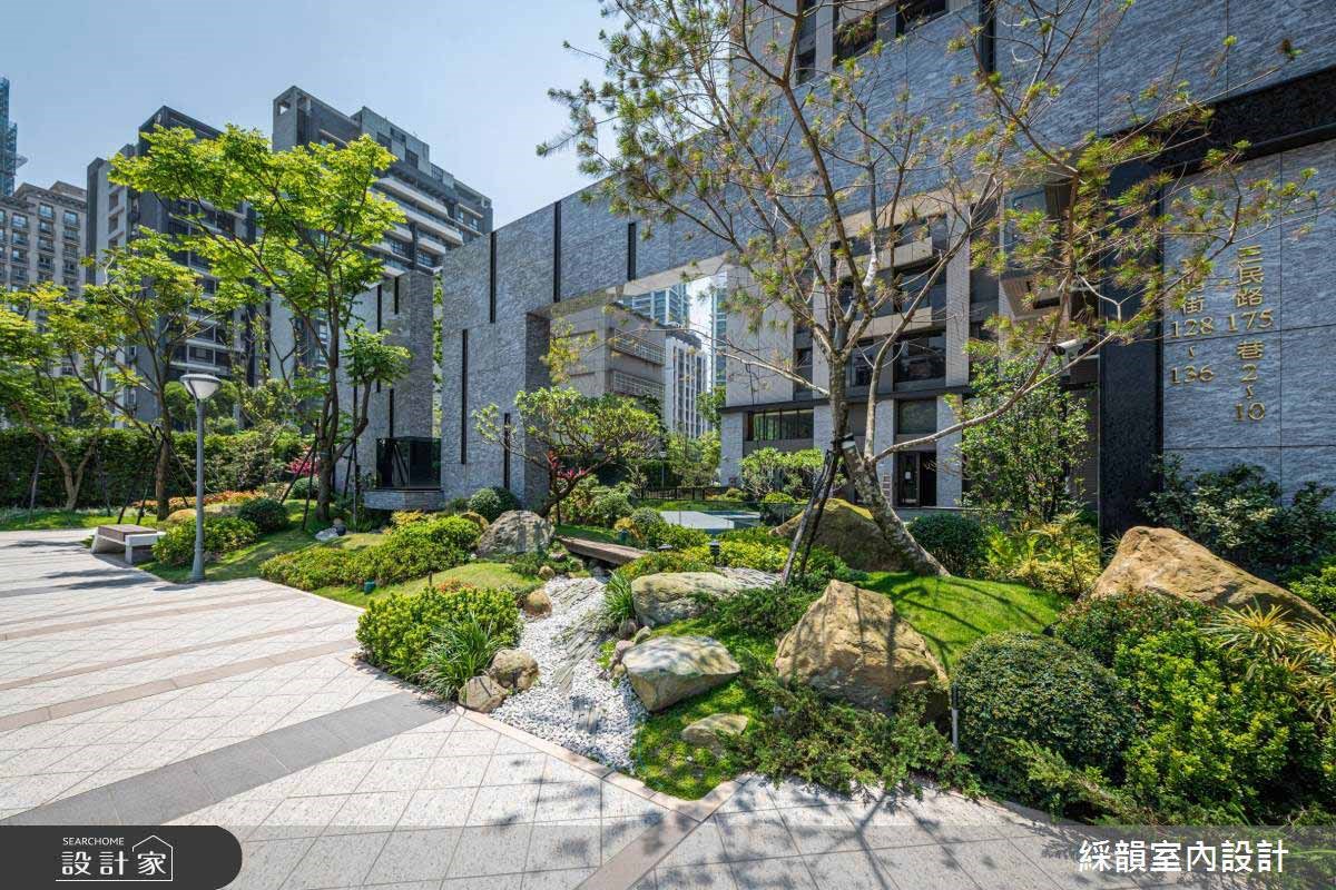 石紋作為大廳地材,將庭園景緻化為立體潑墨山水形塑大