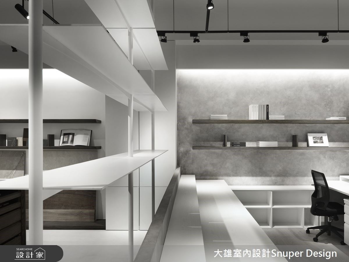 此案為大雄室內設計嶄新工作室,延續前一個空間以裸為