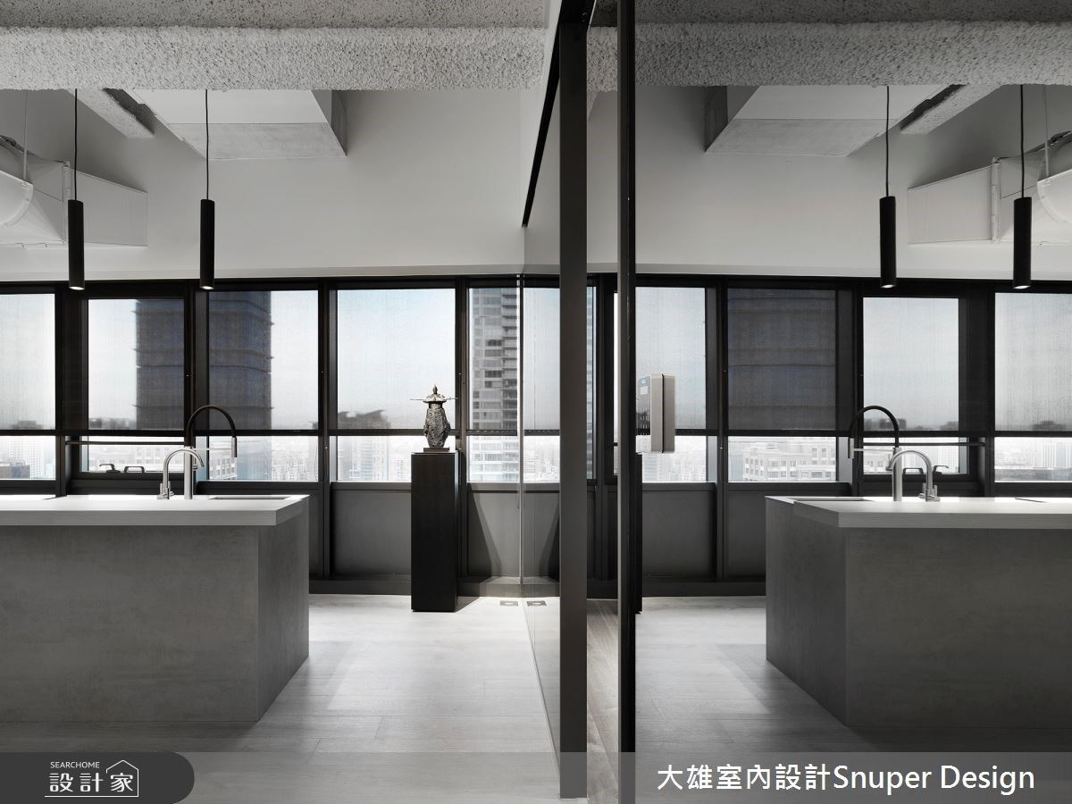 此案為大雄室內設計嶄新工作室,延續前一個空間以裸為