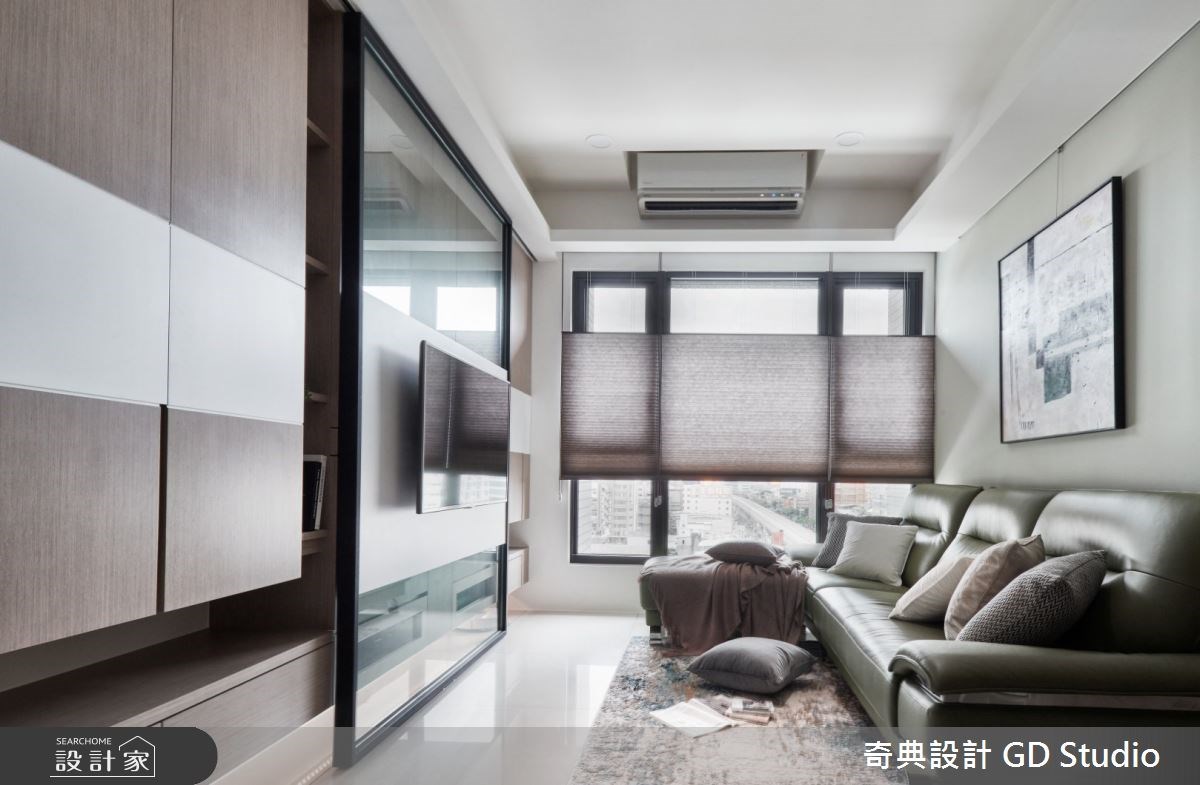 23 坪現代風住宅目前為兩代同堂居所,由於屋主曾外派
